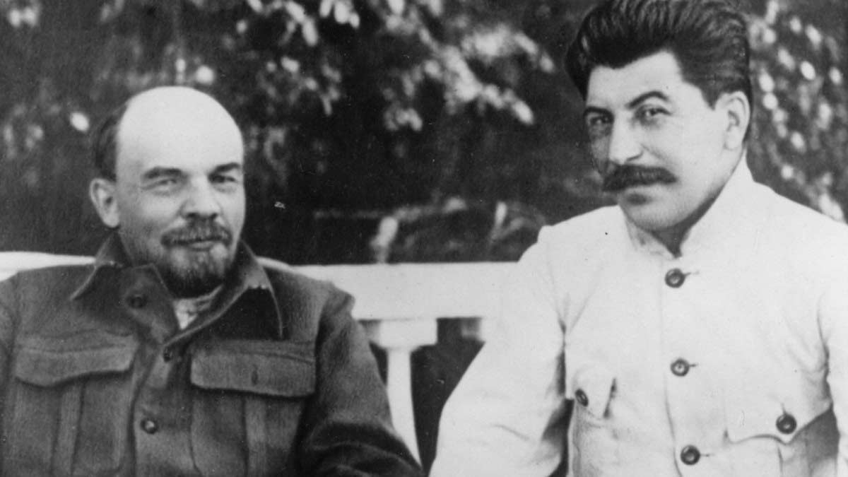 لنین و استالین در شهر گورکی (۱۹۲۲)