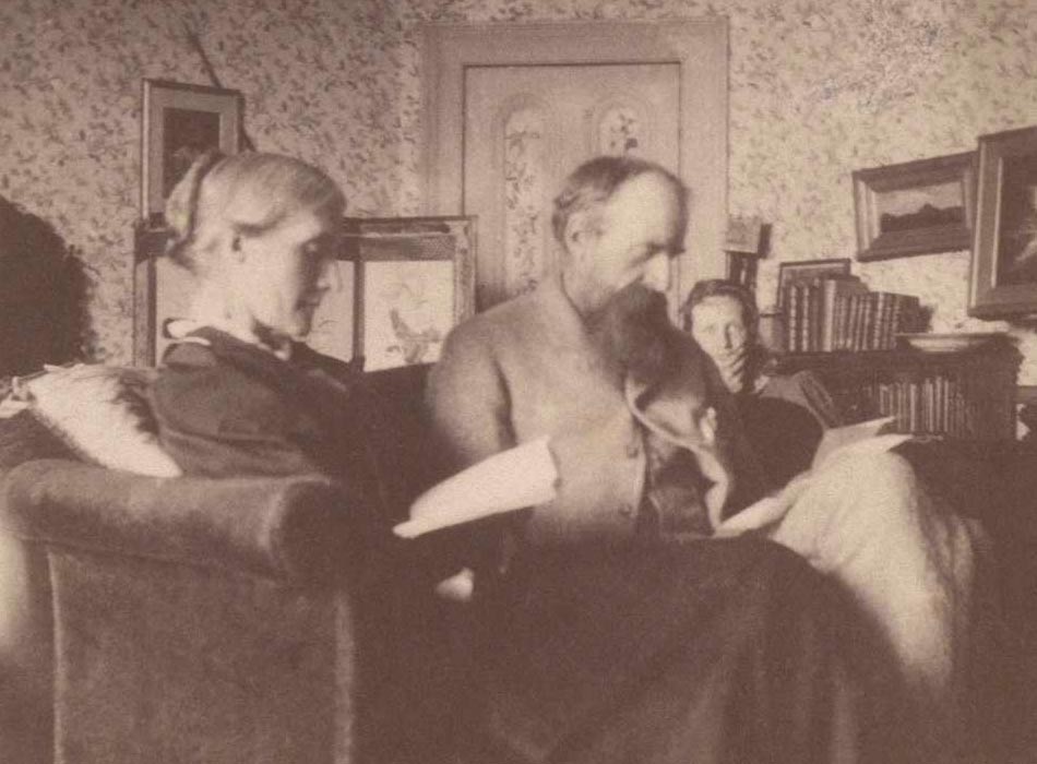 ویرجینیا وولف در کنار مادر و پدرش جولیا و لسلی استفن