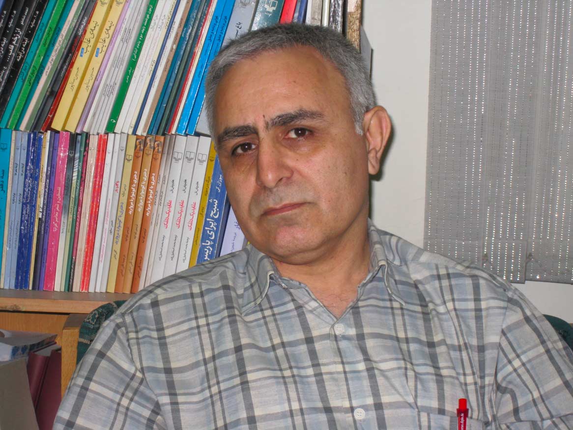 حسین سناپور نویسنده شاعر منتقد و روزنامه نگار